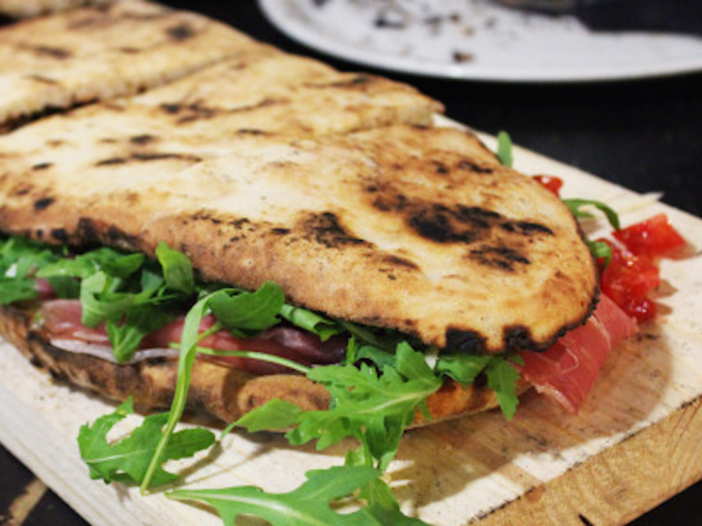 Provola, Prosciutto, scaglie e rucola