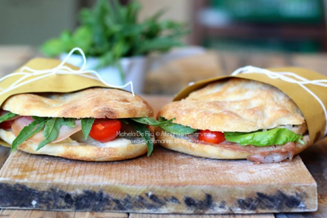 Provola,crema yogurt,melanzane,pomodorin