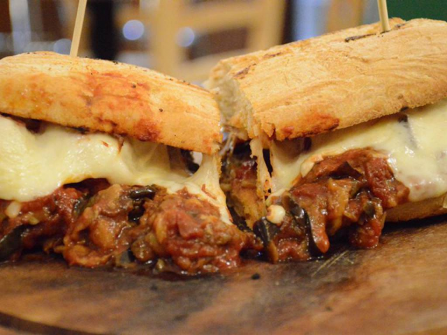 Provola,parmigiana di melanzane e patate