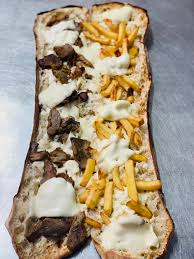 Provola, crema yogurt,kebab e patate