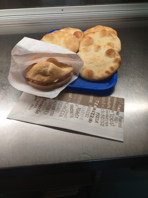 Schiacciata con prosciutto cotto